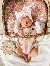 Load image into Gallery viewer, Daisy Birth Announcement
